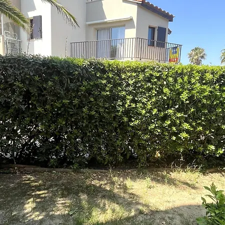 Rdc Avec Terrasse Et Animaux Admis - 4 Couchages A St Cyprien - Fr-1-753-32